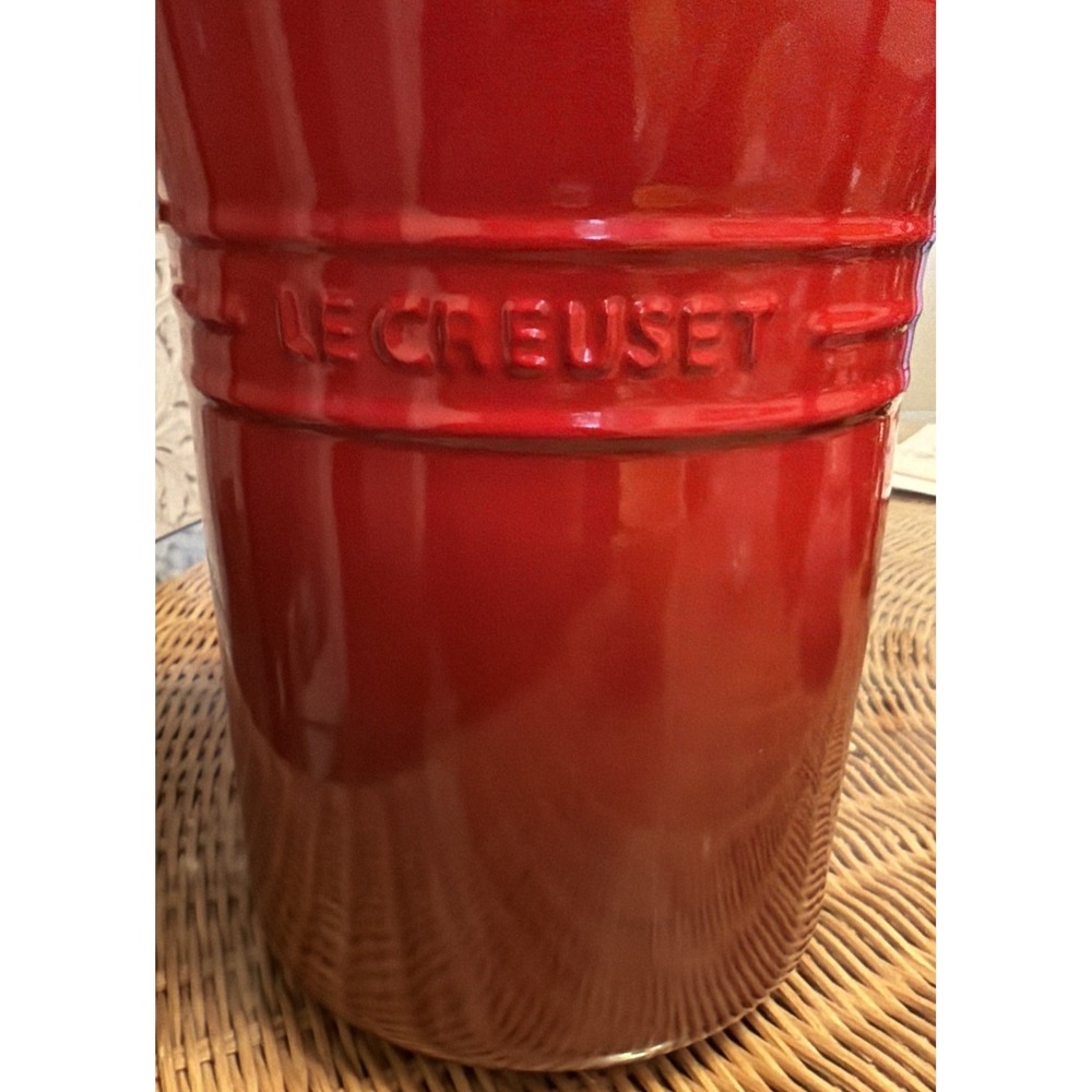 New LE CREUSET TALL 4 QUART  RED UTENSIL CANISTER CONTAINER CROCK 4 QUART Med